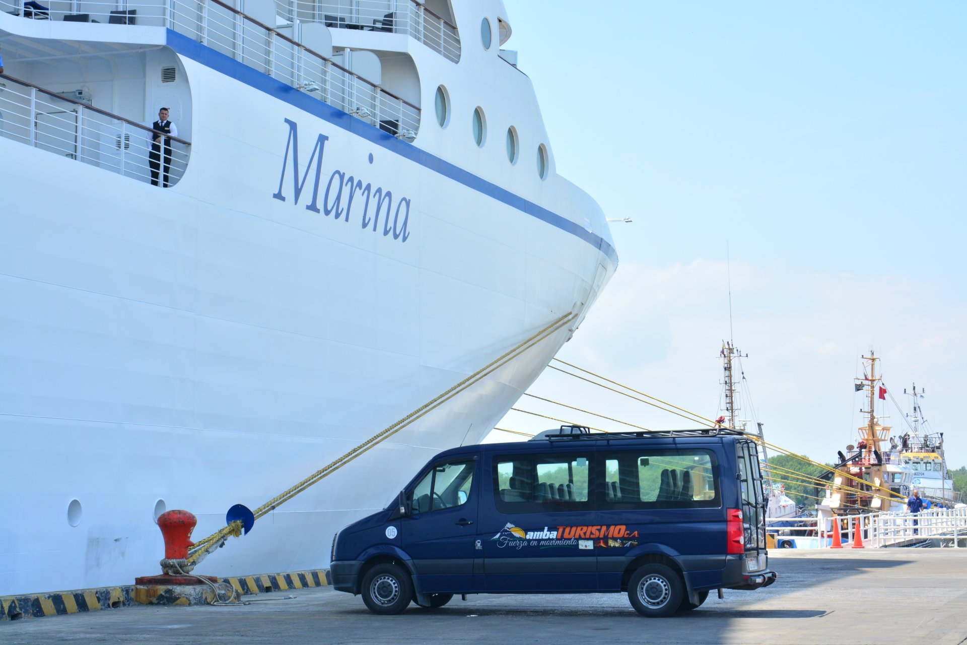  Foto Tourist transportation in Ecuador