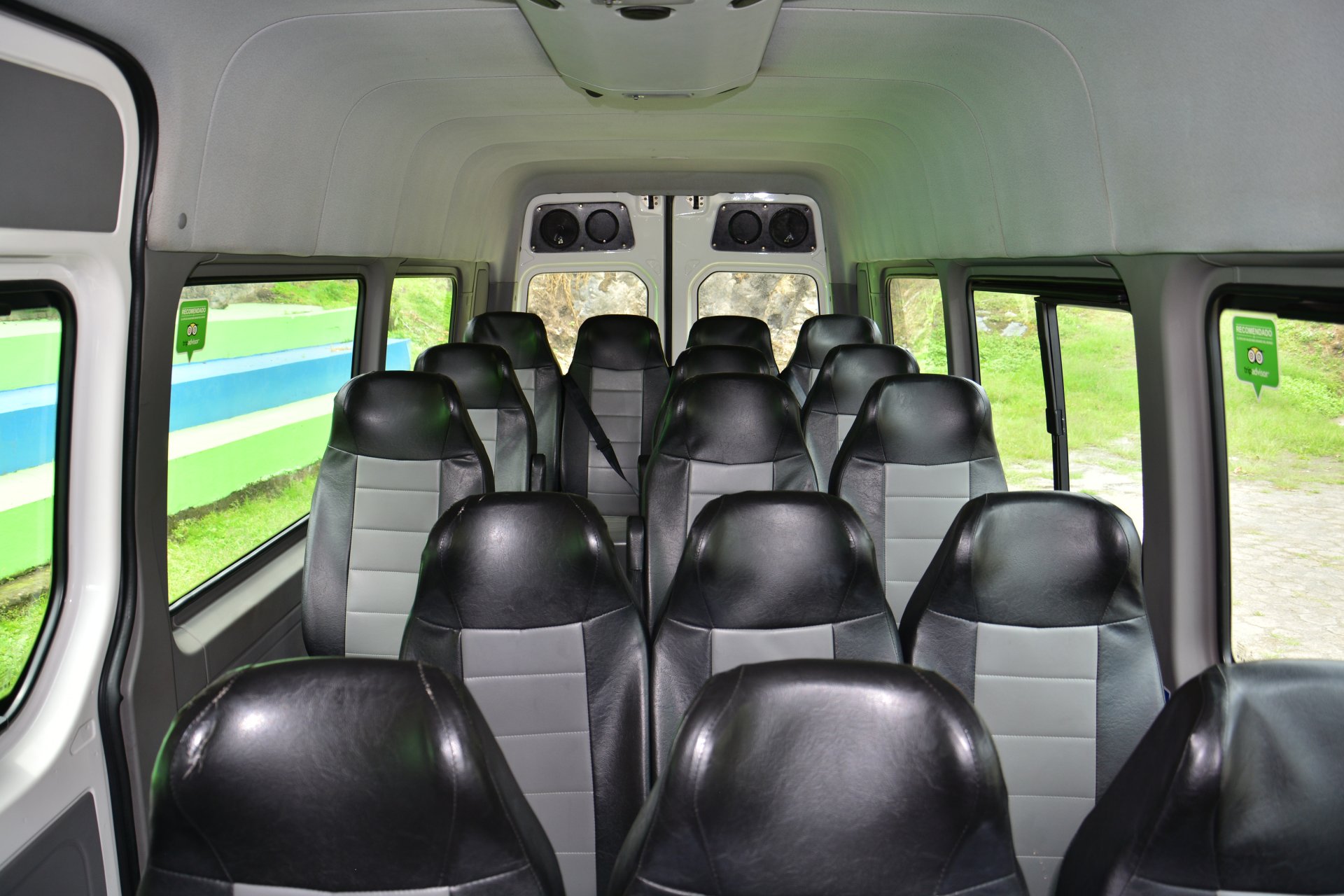 Minibus VolksWagen 18 passenger capacity