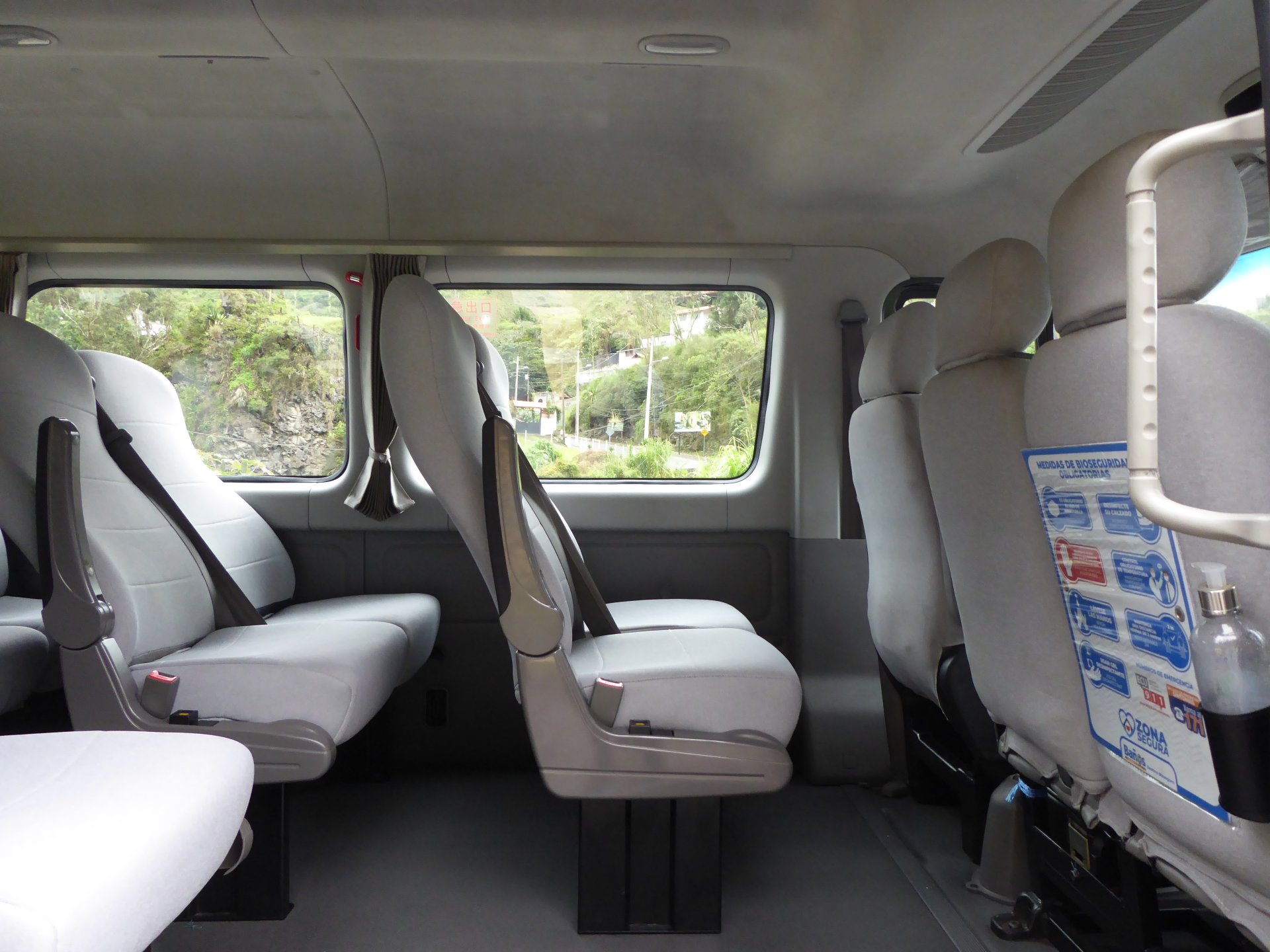 Mini Van. Capacidad 5 pasajeros