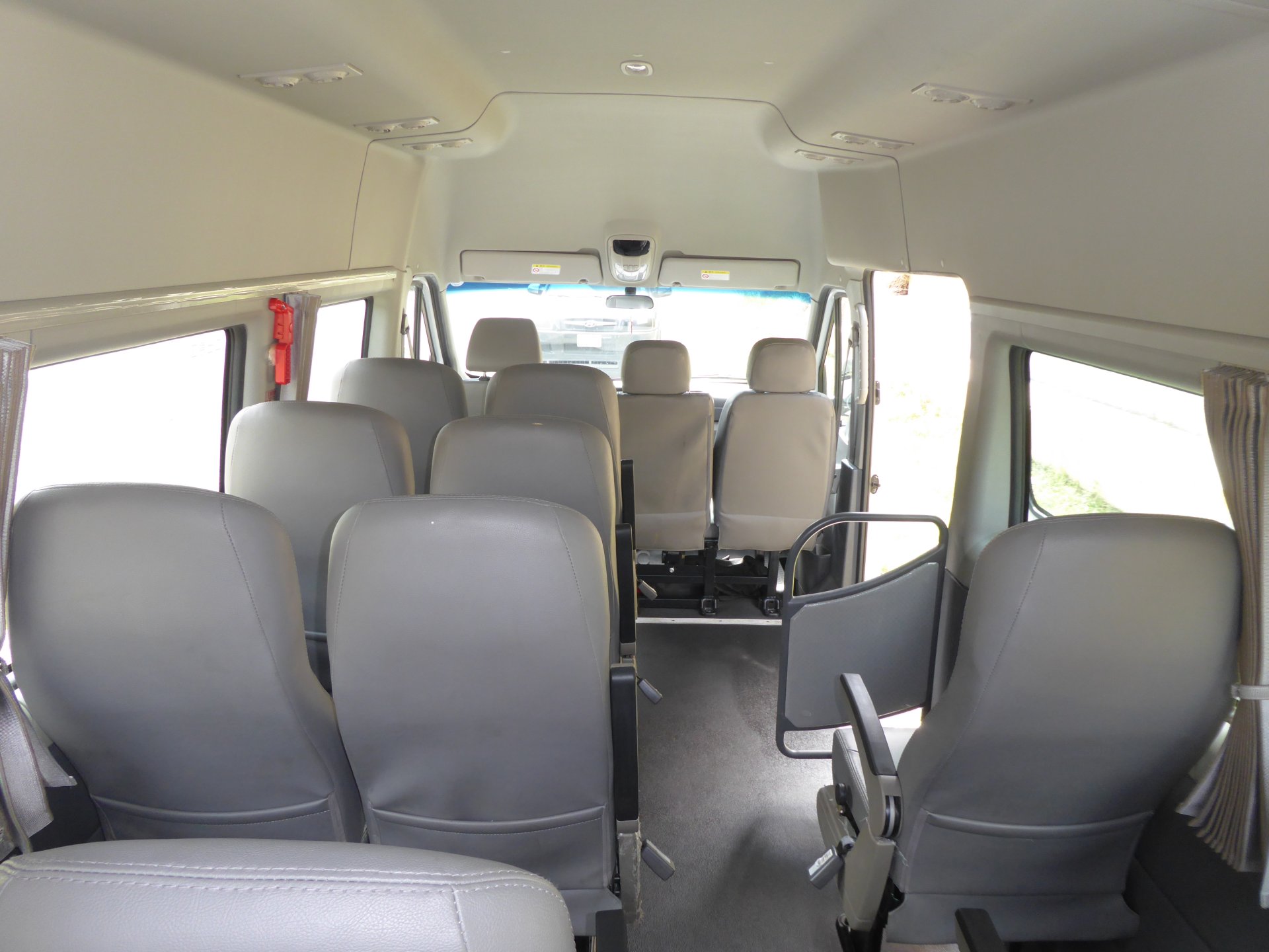 Van Jac Capacidad 12 pasajeros