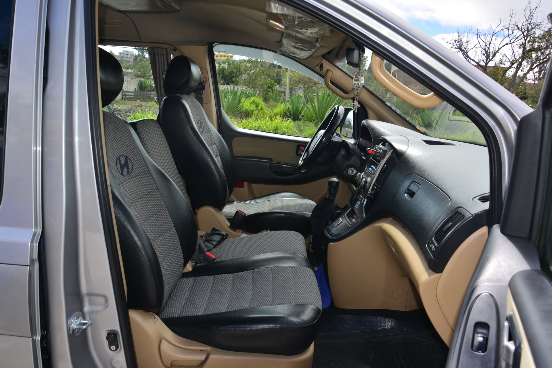 Minivan. Capacidad 5 pasajeros