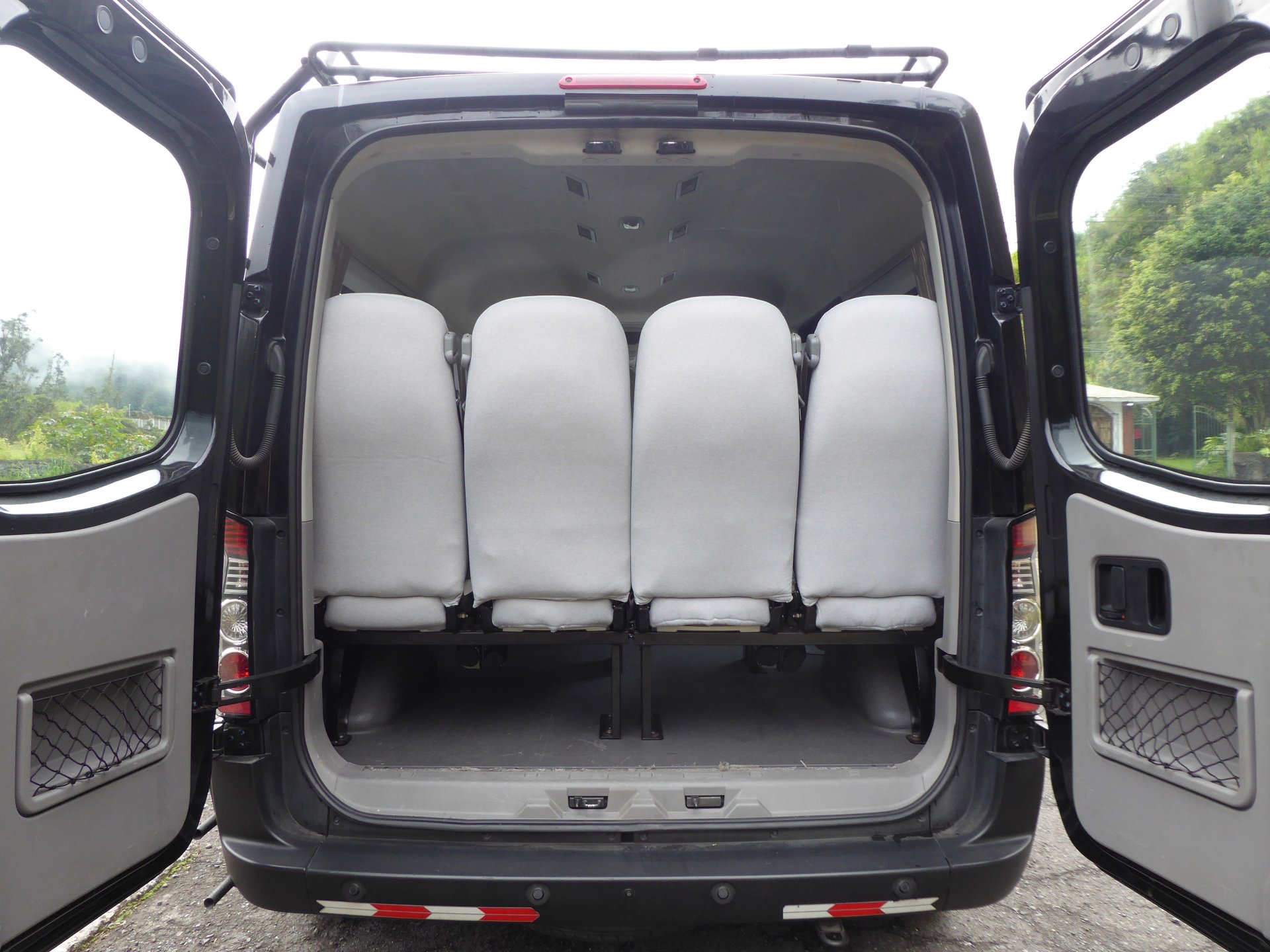 Mini Van. Capacidad 5 pasajeros