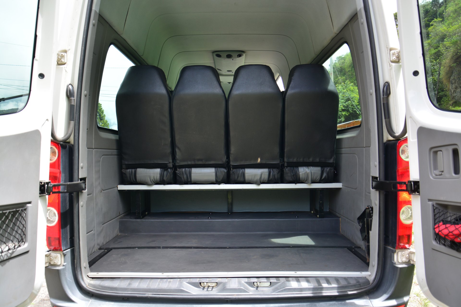 Minibus VolksWagen 18 passenger capacity