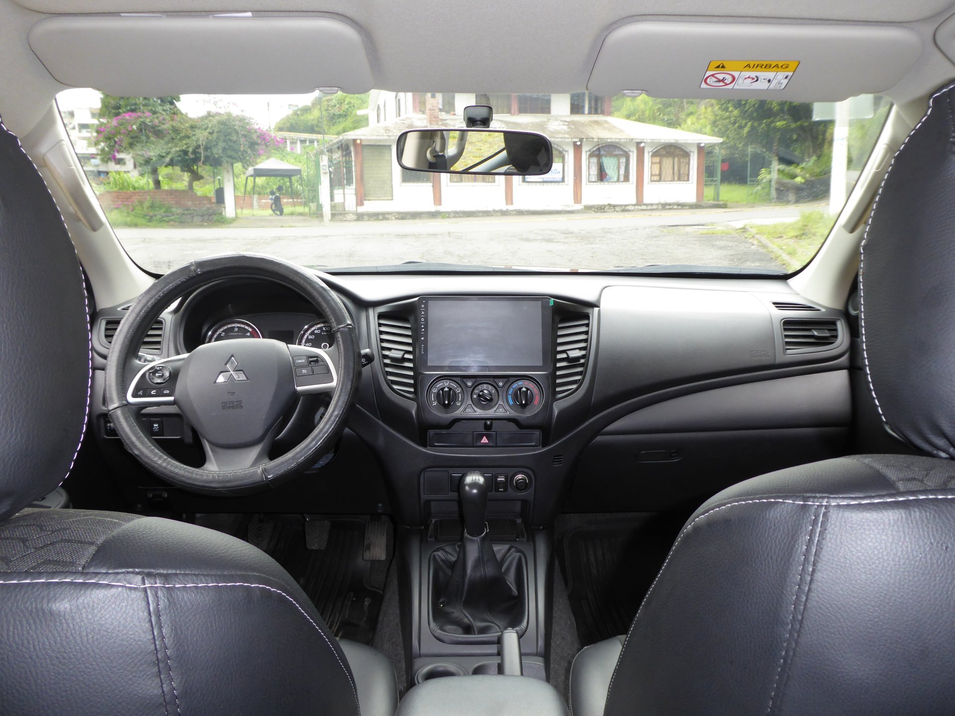 Camioneta. Capacidad 4 pasajeros 