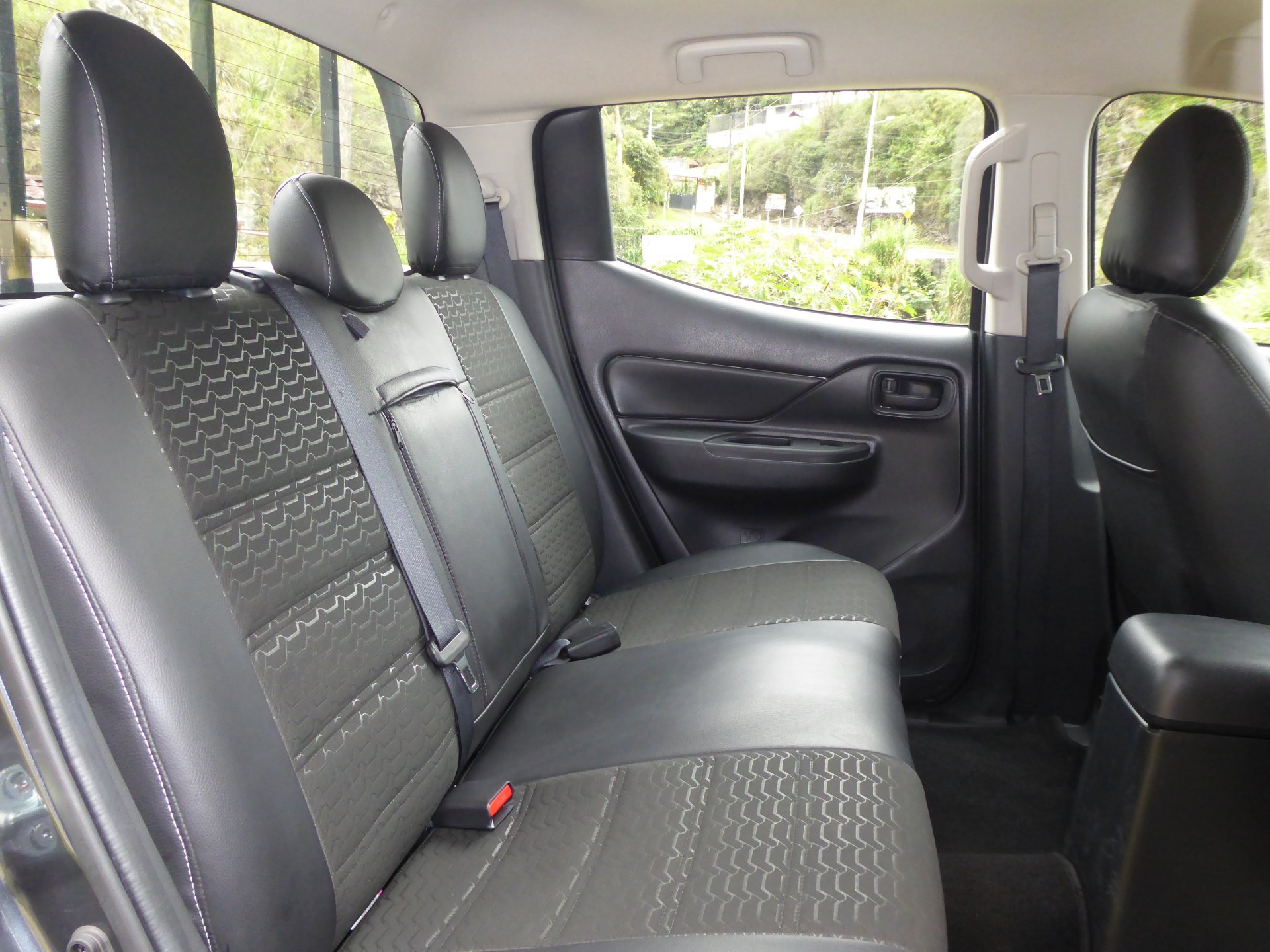 Camioneta. Capacidad 4 pasajeros 