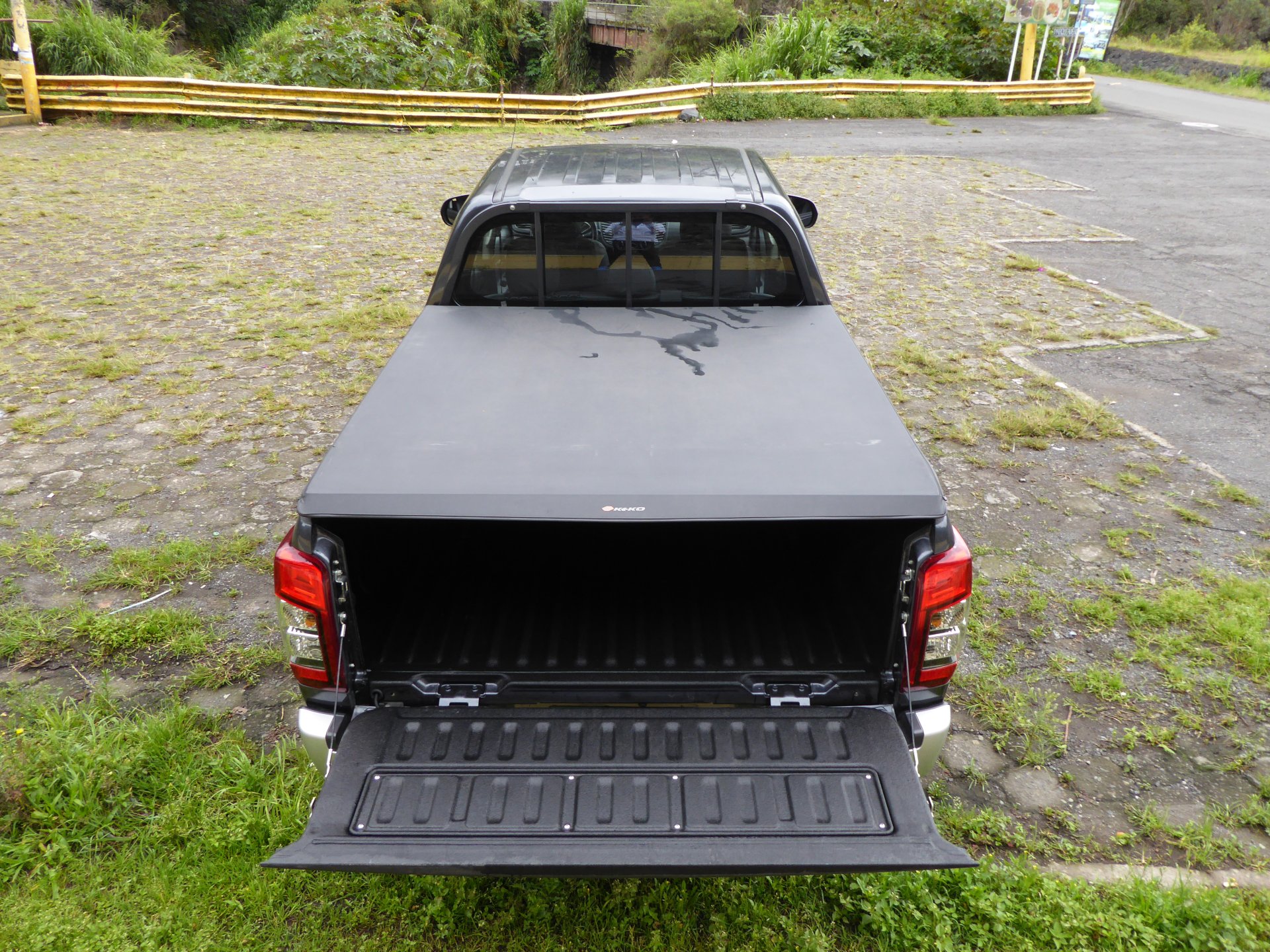 Camioneta. Capacidad 4 pasajeros 