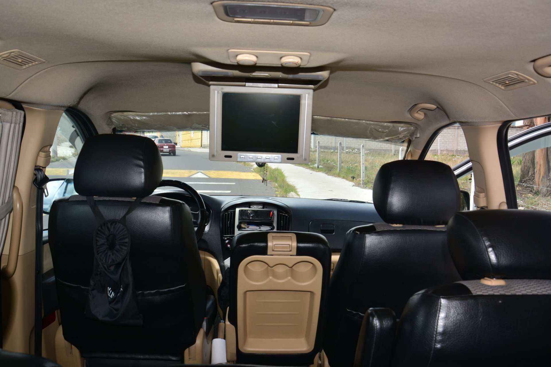 Minivan. Capacidad 5 pasajeros