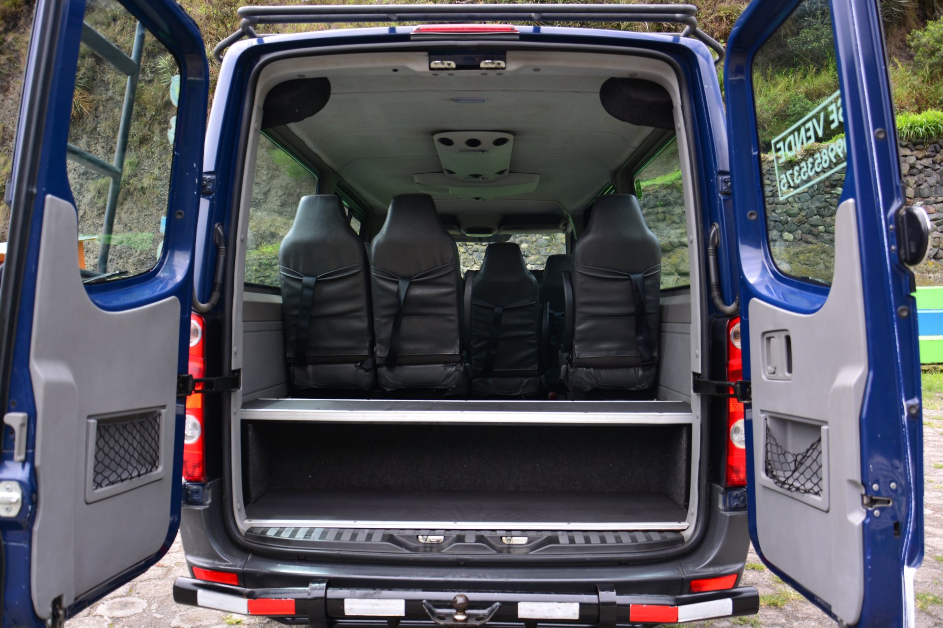 Van. Capacidad 12 pasajeros