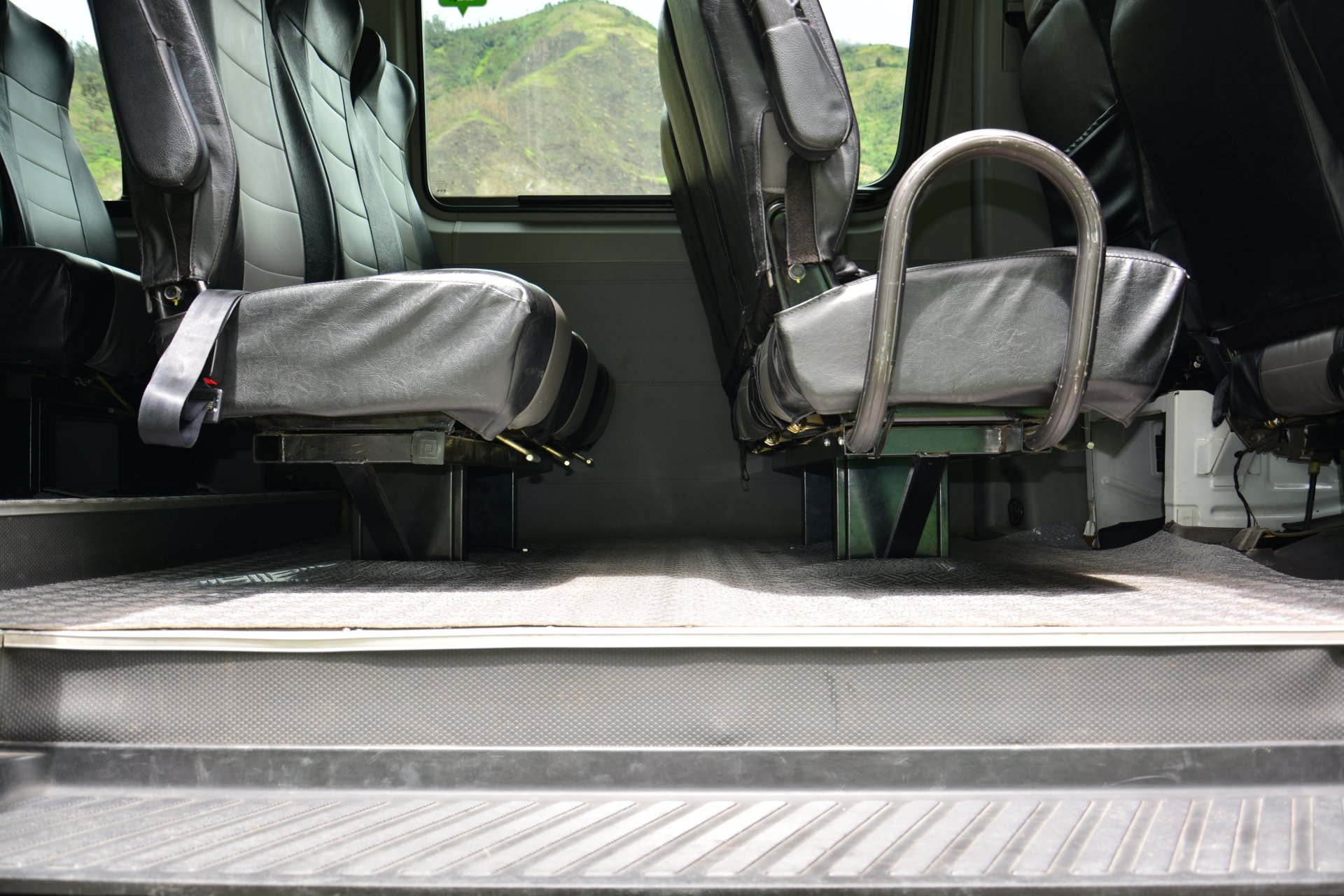 Minibus VolksWagen 18 passenger capacity