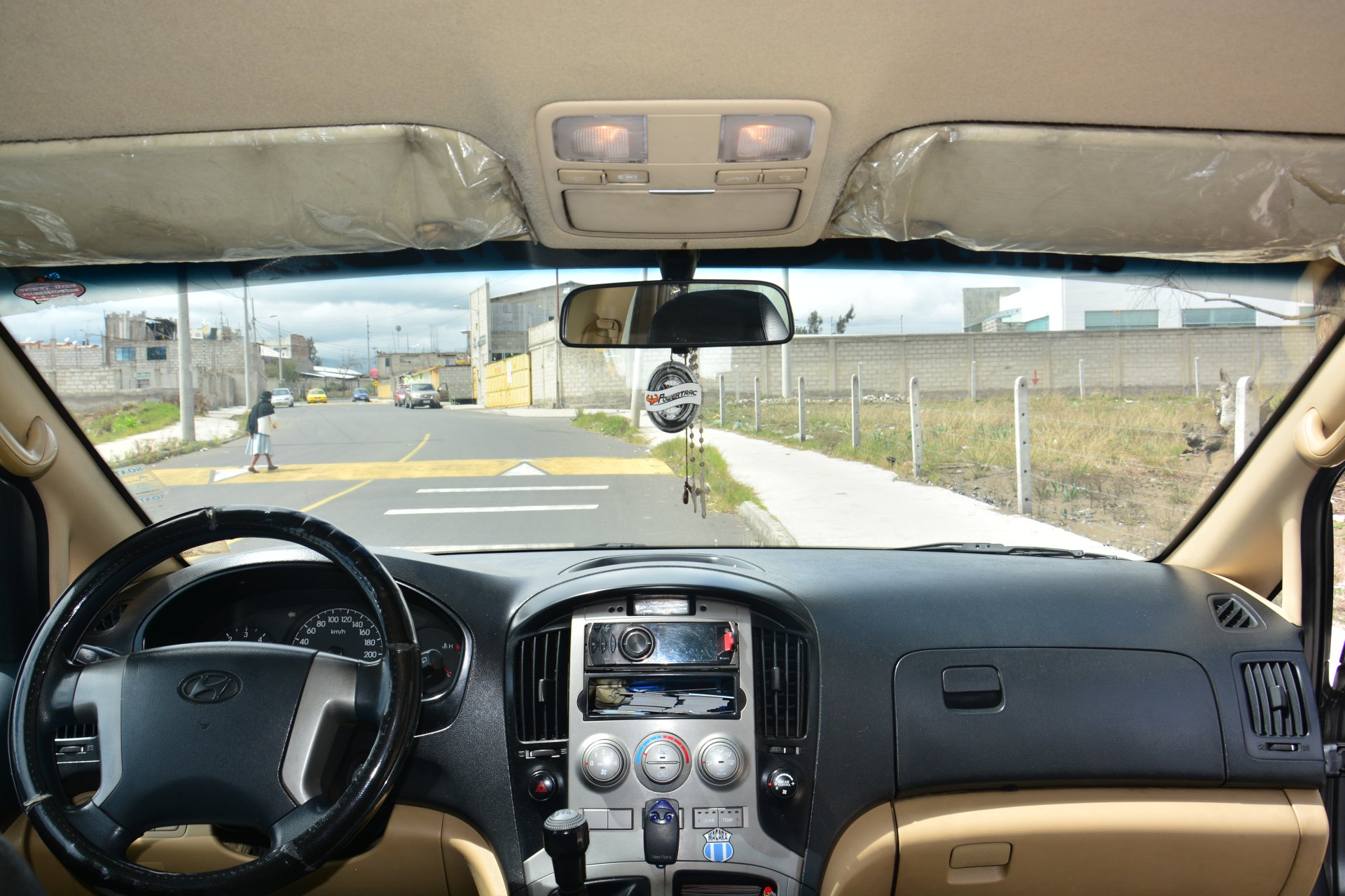 Minivan. Capacidad 5 pasajeros