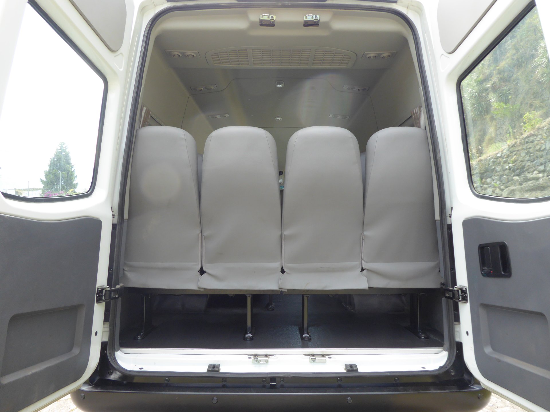 Van Jac Capacidad 12 pasajeros